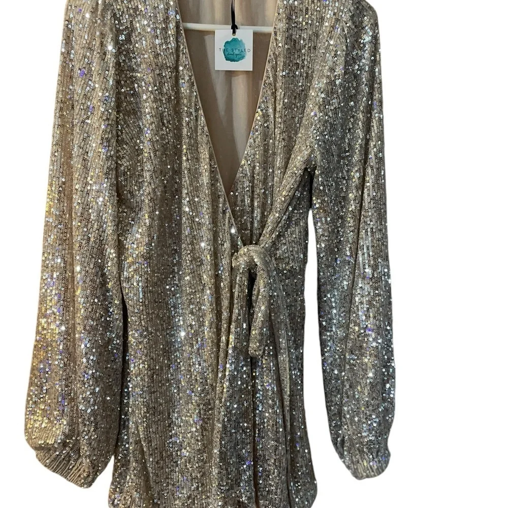 Lena Long Sleeve Sequin Romper
Endless Rose - Picture 4 of 13
